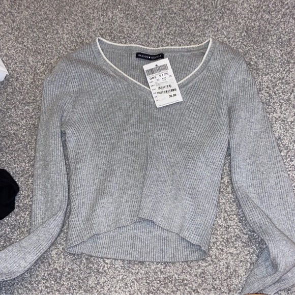 Brandy Melville sweater - Picture 1 of 2
